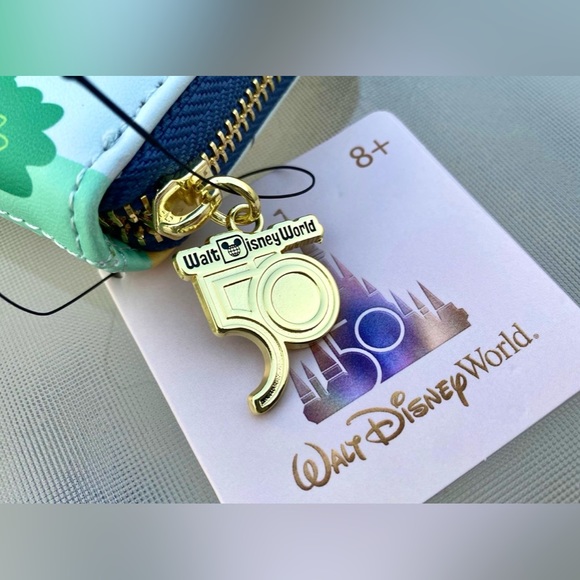 Walt Disney World♠️Mickey & Friends Zip Wallet - Picture 4 of 6